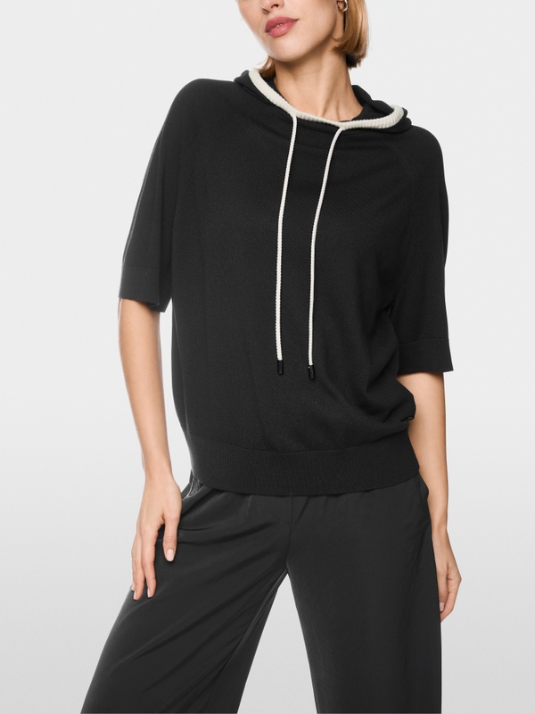 Fine-knit hoodie with contrast details