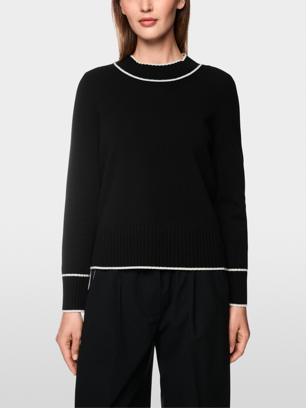 Knitted jumper with contrasting trim