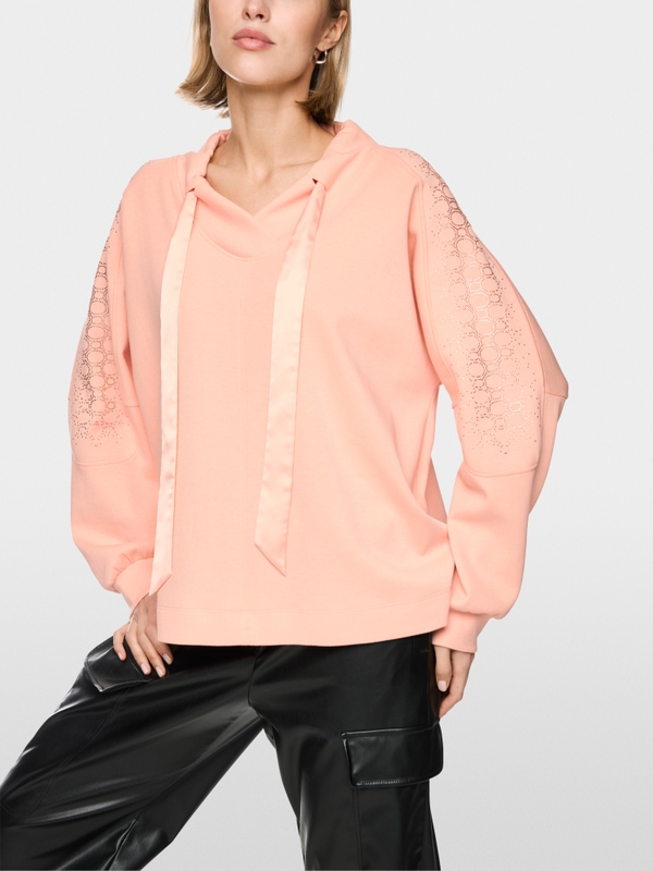 Oversized sweatshirt with hotfix stones