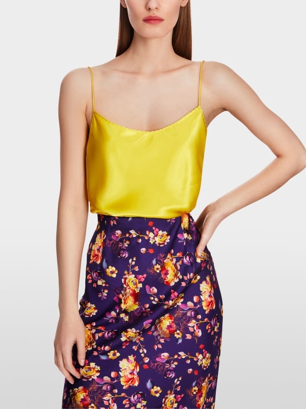 Glänzendes Top