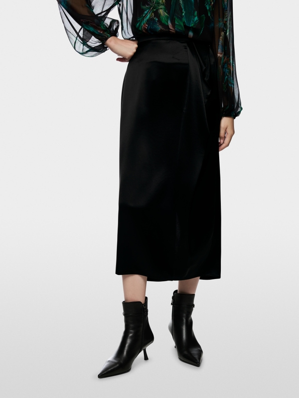 Calf-length skirt with draping