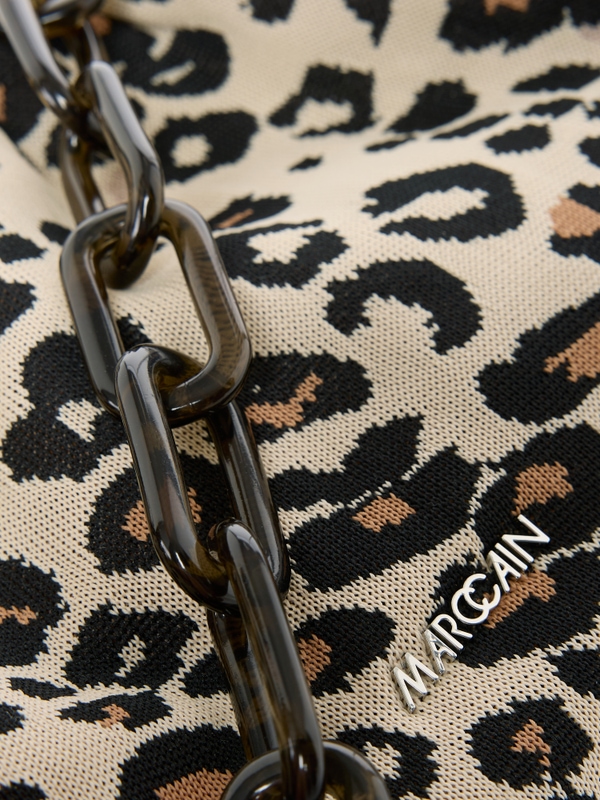 Pochette tricotée à motif léopard