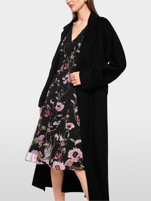 Luftiges Kleid mit Blumenmuster
