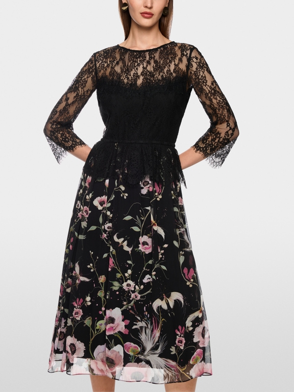 Kleid mit Spitze und Blumenmuster