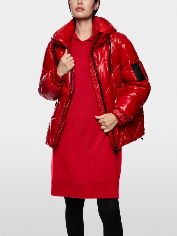 Robe en maille fine avec capuche