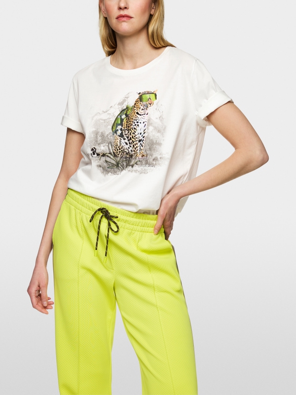 T-shirt avec léopard en randonnée