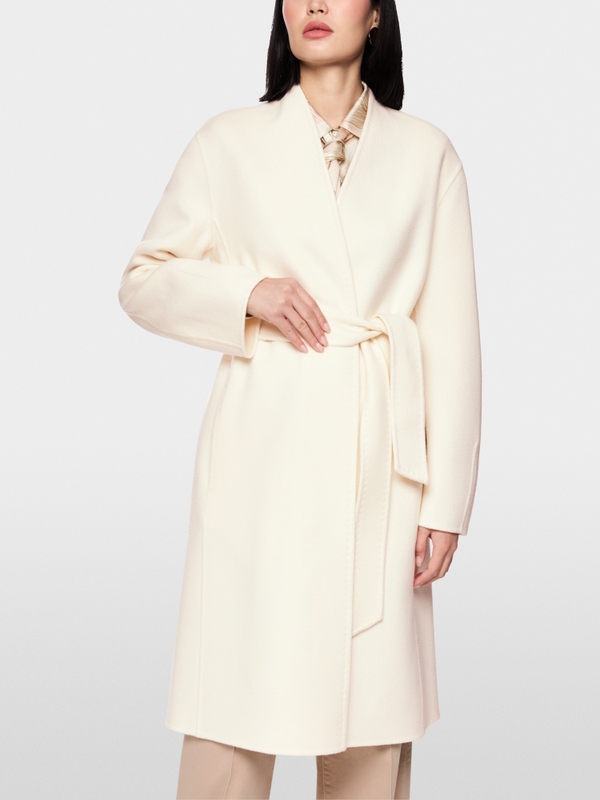 Elegant coat made of pure wool