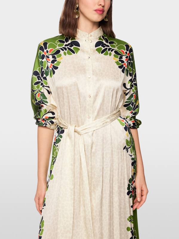 Maxi dress with stylized flowers