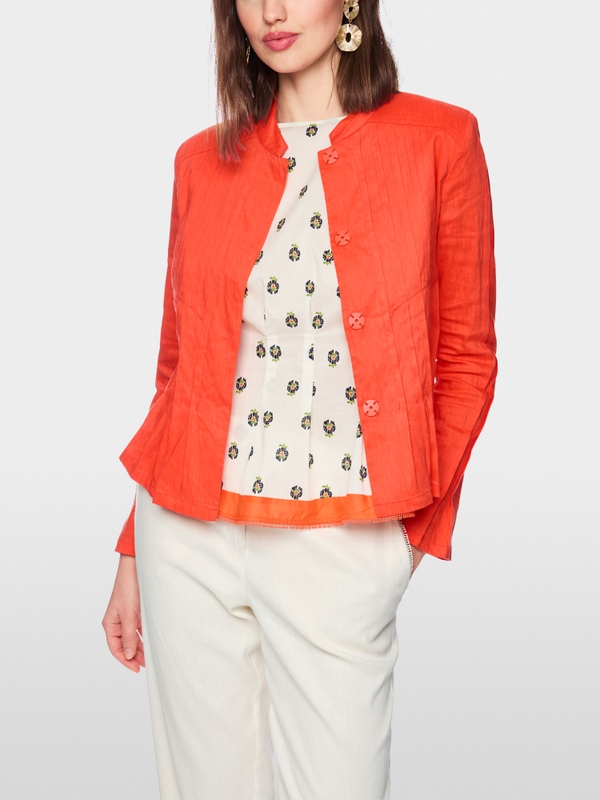 Feminine jacket with pintuck details