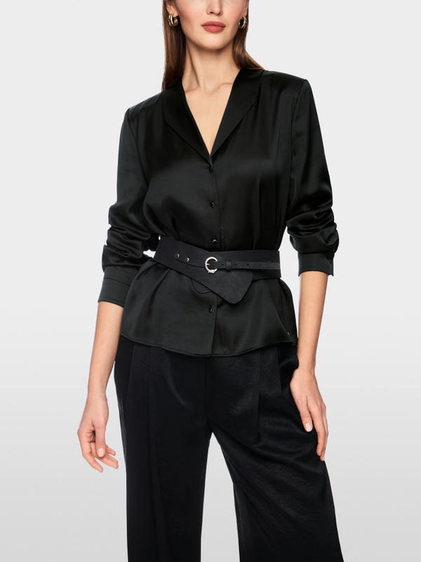 Blouse with lapel collar