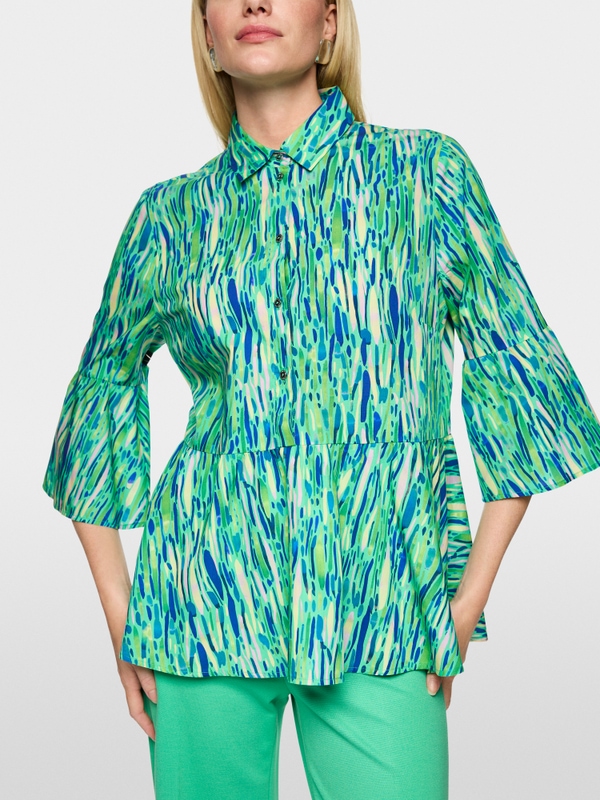 Feminine blouse with confetti print