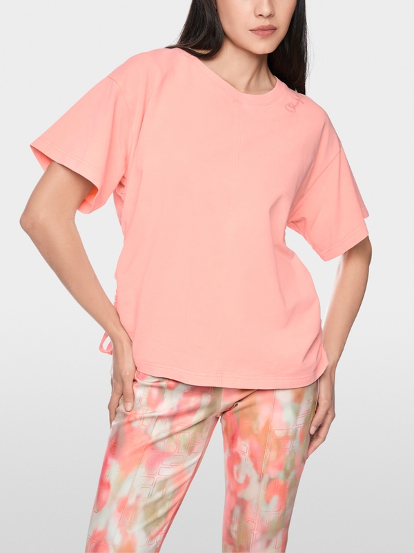 T-shirt with gathering