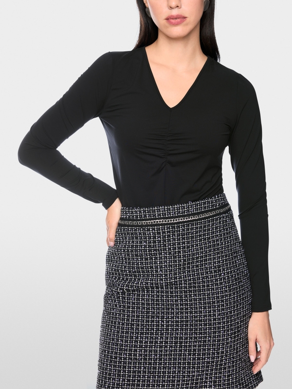 Refined long-sleeved stretch top