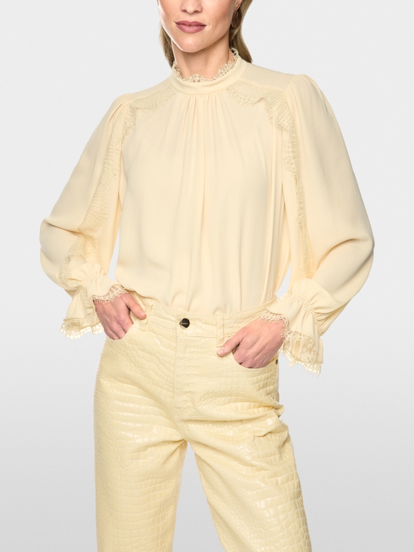 Flowing blouse with lace