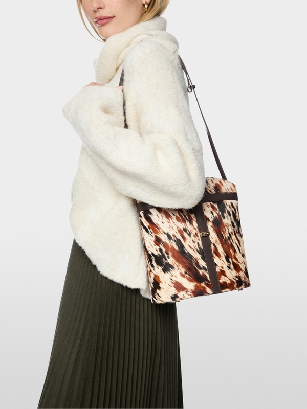 Extravagant bucket bag