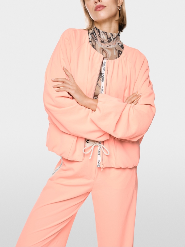 Blouson féminin avec fronces