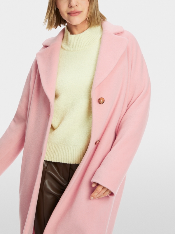 Fluffy coat with kimono sleeves