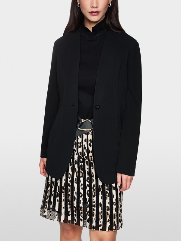 Slightly fitted blazer