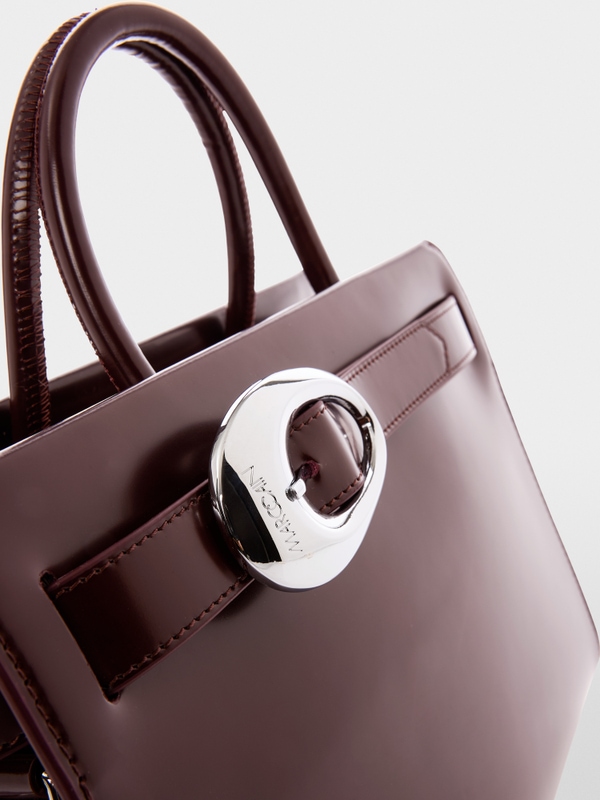 Sac à main élégant avec boucle logo