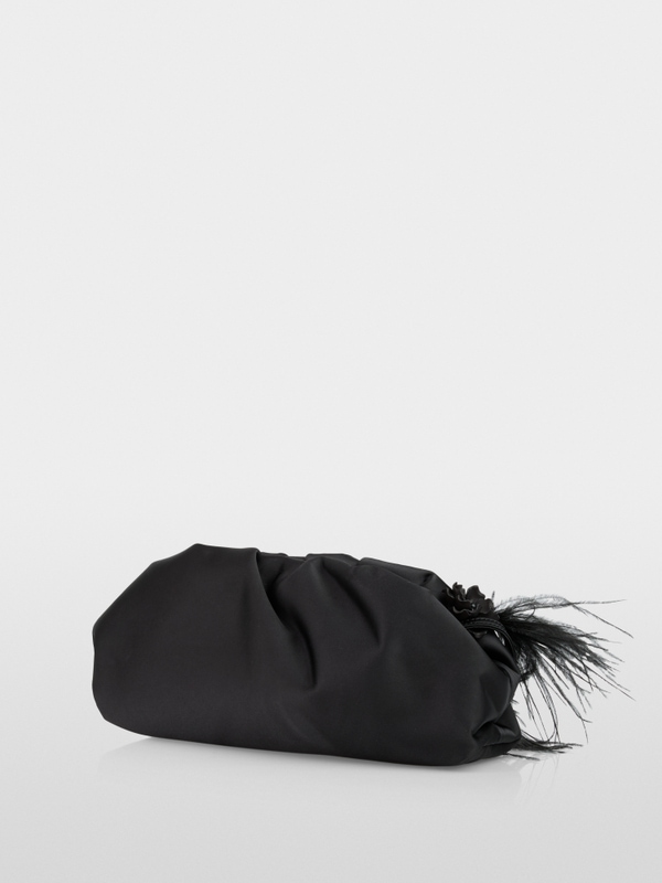 Elegante clutch met veren