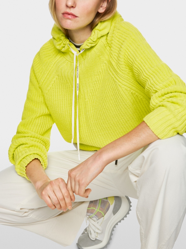 Pull à capuche tricoté en Allemagne