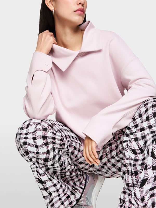 Sweatshirt with asymmetrical collar