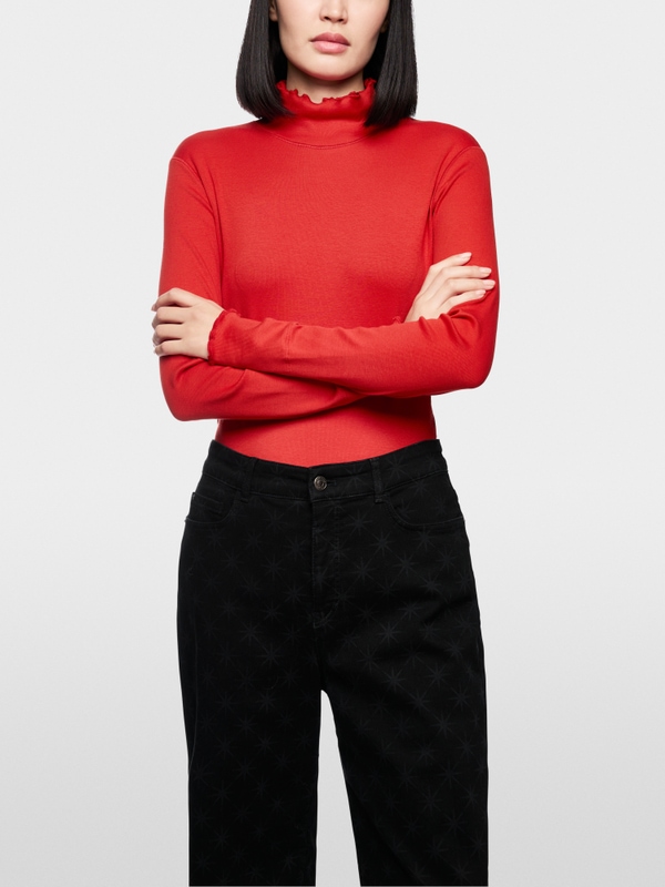Plain long-sleeved turtleneck shirt