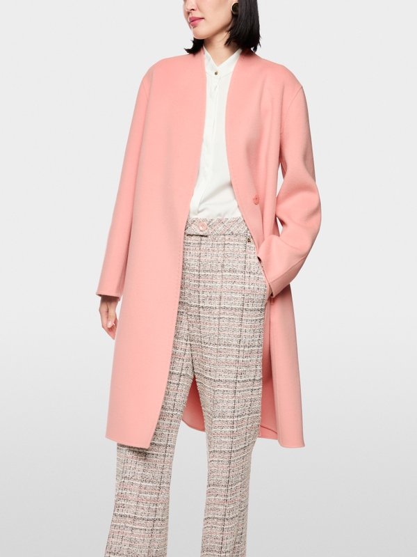 Elegant coat made of pure wool