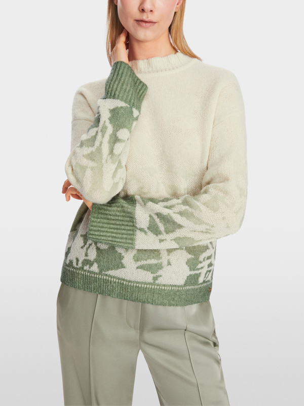 Pull floral tricoté en Allemagne