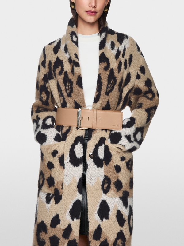 Cardigan léopard tricoté en Allemagne