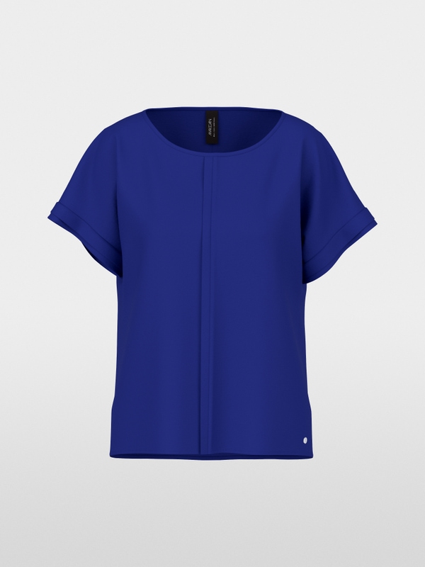Loose-fitting flowing material blouse