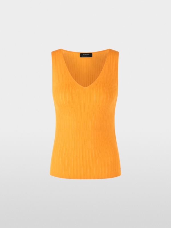 Sleeveless fine knit top
