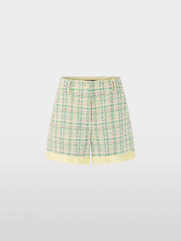 Shorts with contrasting details
