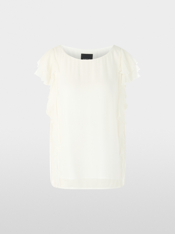 Delicate blouse with ruffles