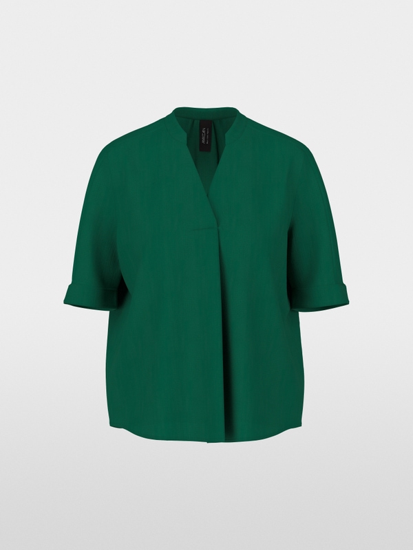 Short-sleeved blouse