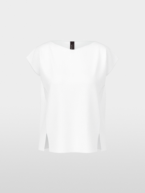 Sleeveless blouse