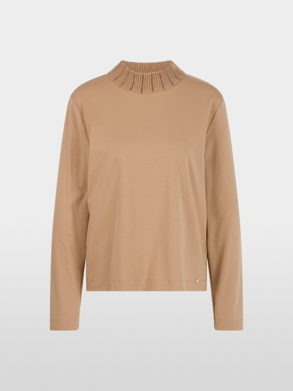 Shirt with knitted collar