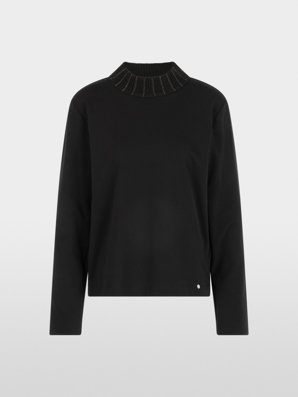 Shirt with knitted collar