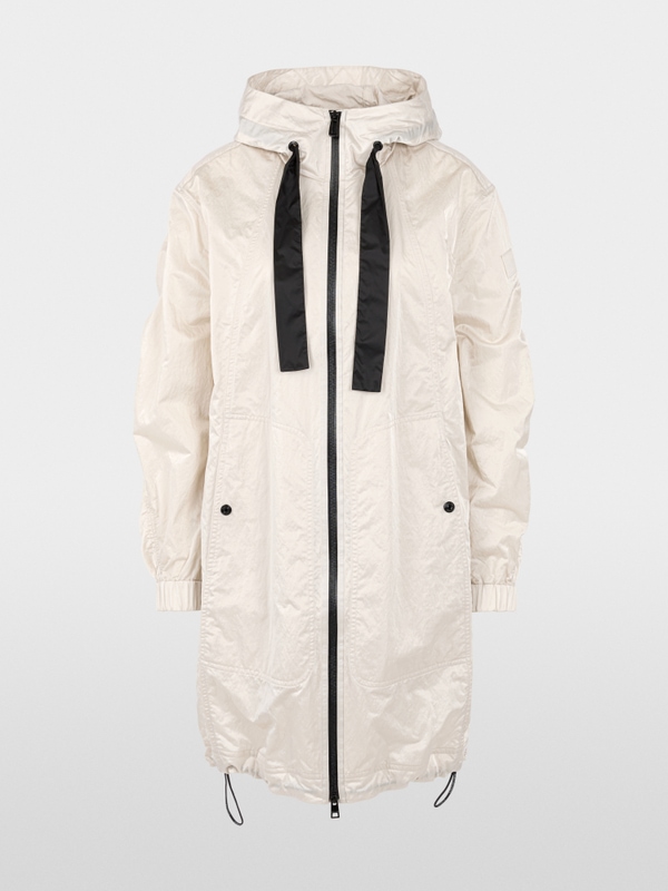 Manteau brillant avec détails contrastés