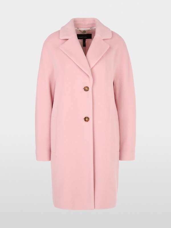 Fluffy coat with kimono sleeves