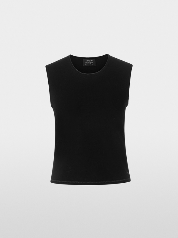 Top fin Knitted in Germany