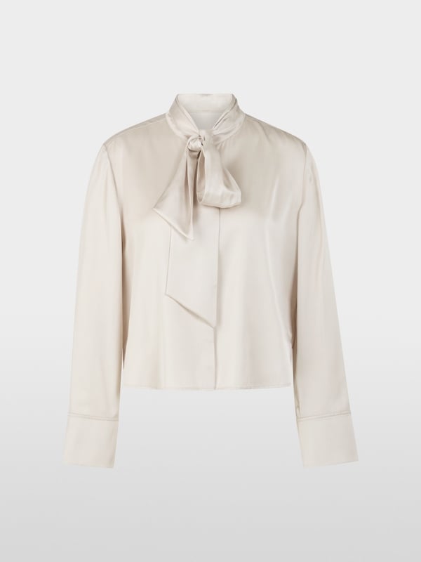 Feminine blouse with bow