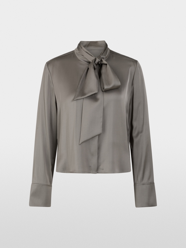 Vrouwelijke blouse met strik
