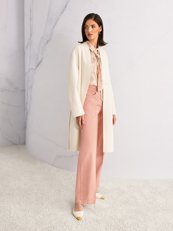 Elegant coat made of pure wool