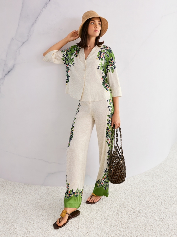 Blouse with leopard hibiscus print