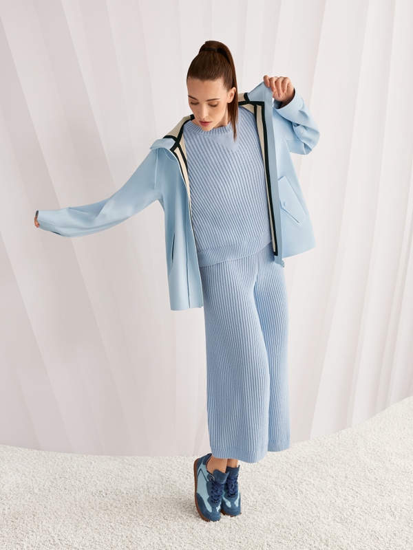 Lightweight outdoor jacket with hood