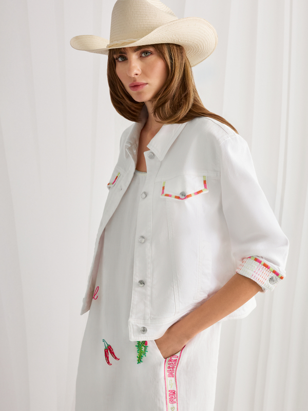 Veste en jean avec broderies colorées