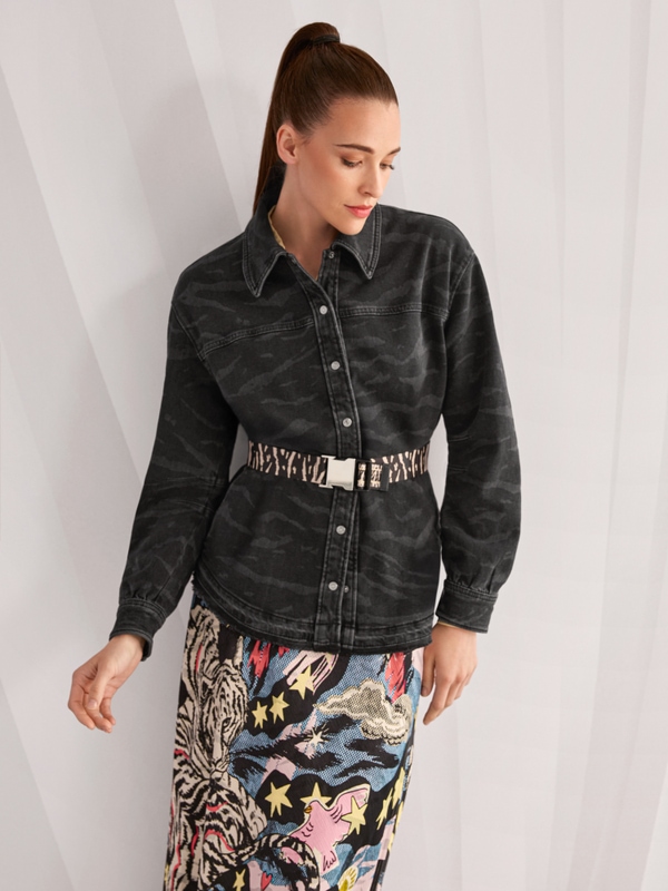 Chemisier en denim avec imprimé animalier