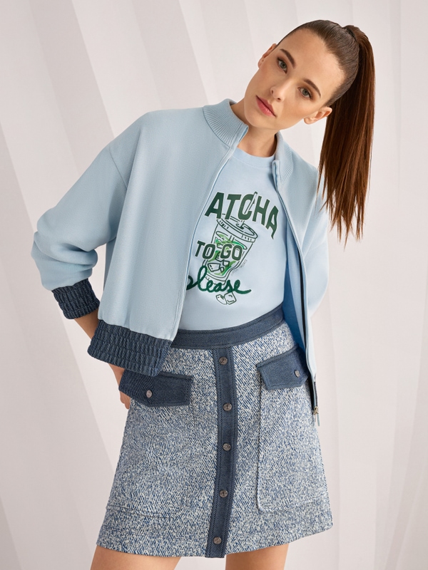 Short skirt made from stretch viscose