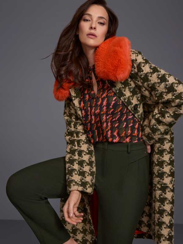 Houndstooth coat with faux fur collar